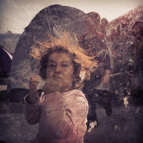 15. Chủ đề Thời sự: Ảnh chụp vào tháng 3/2016 tại bến cảnh Piraeus - nơi sinh sống của những người tỵ nạn Syria và Afghanistan mắc kẹt tại Hy Lạp